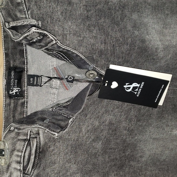 Alison Sheri Faded Wash Jeans - Picture 7 of 8